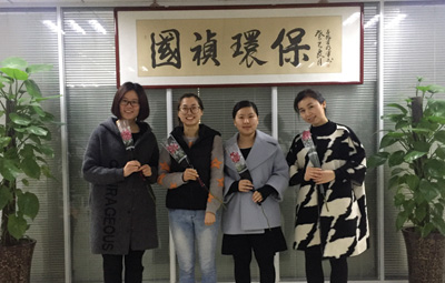 春臨江淮三月天，姹紫嫣紅映紅顏